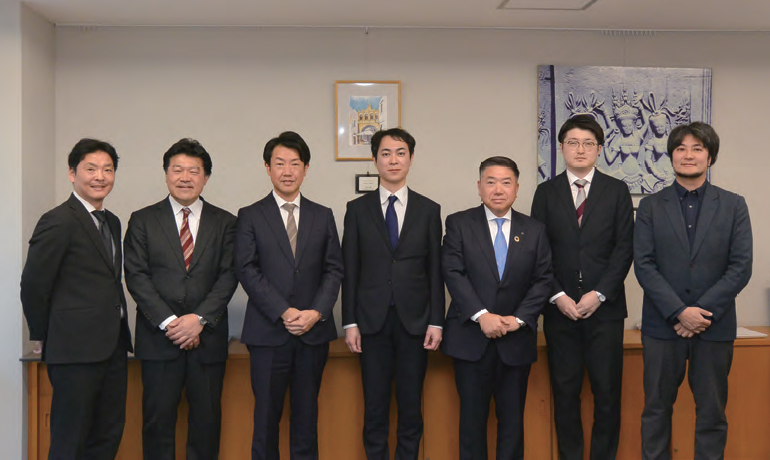 関係者全員での記念撮影